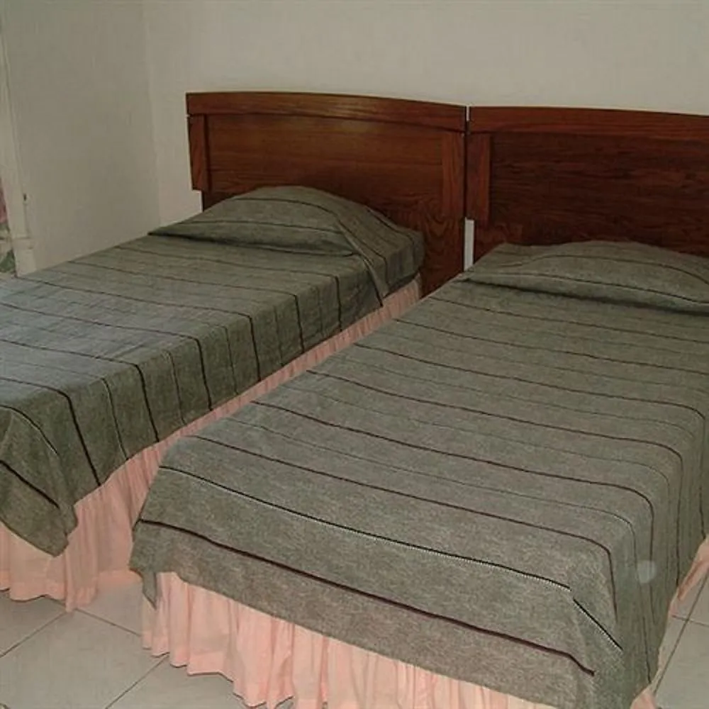 Skycastles Condominiums Ocho Rios 3*,